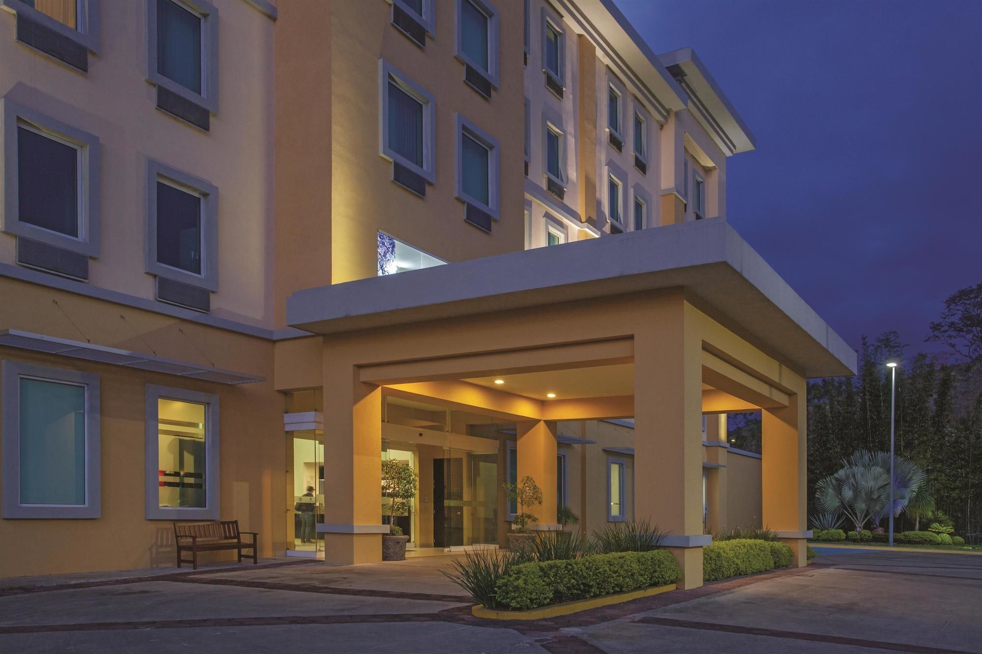 La Quinta By Wyndham Poza Rica Hotel Eksteriør billede