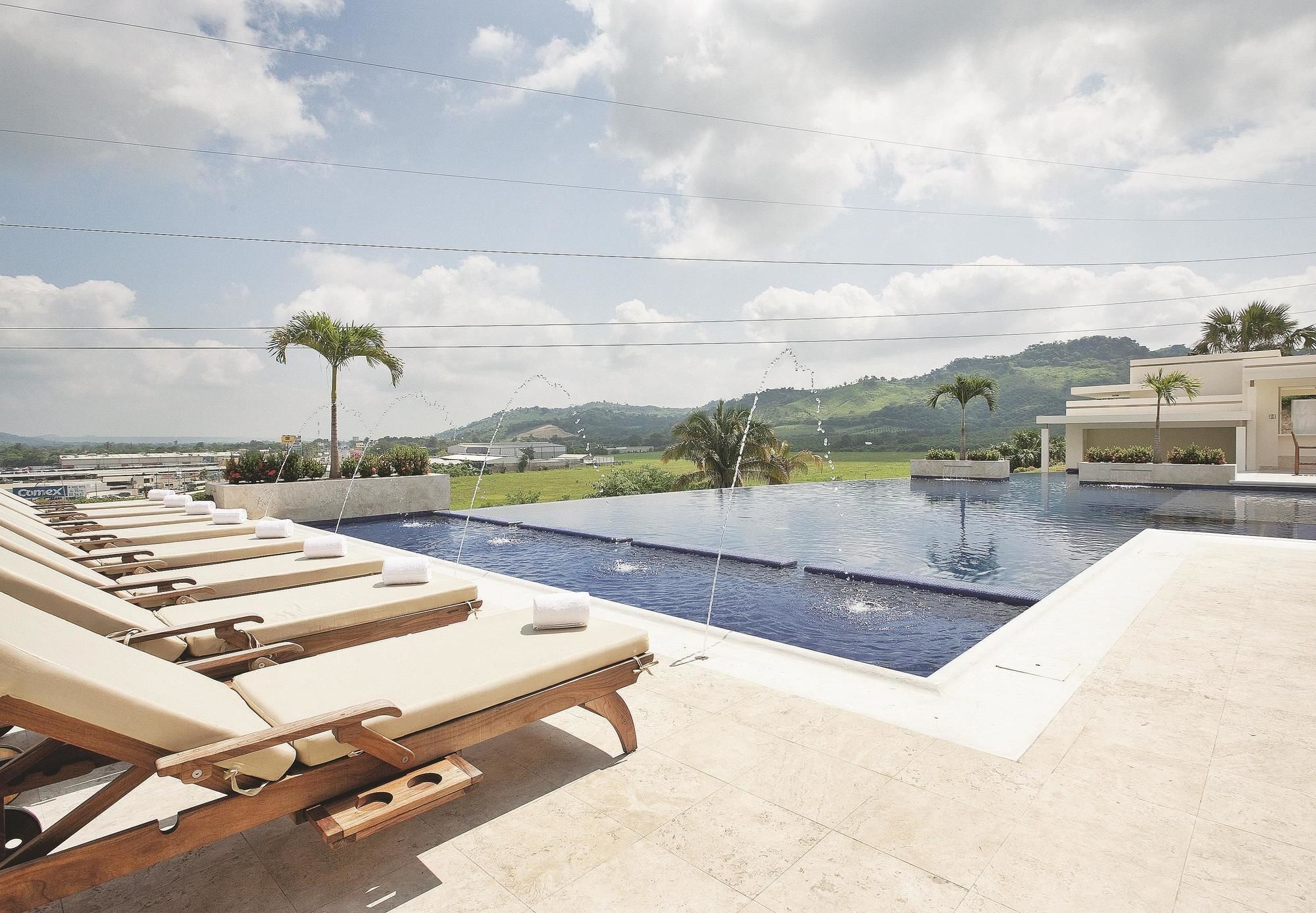 La Quinta By Wyndham Poza Rica Hotel Eksteriør billede